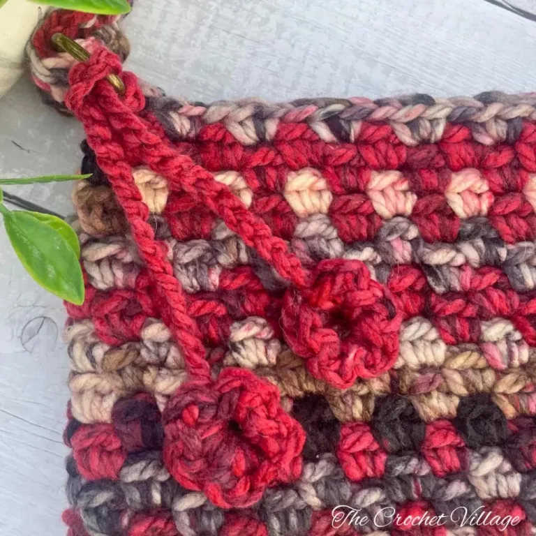Close up of the shunky crochet safari bag for ladies