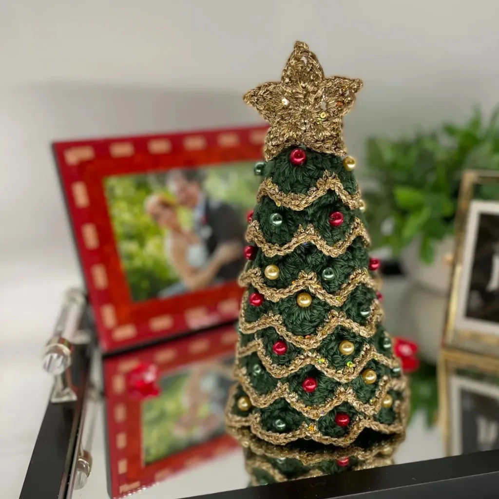 A dark, low-quality photo of a crochet Christmas tree before editing.