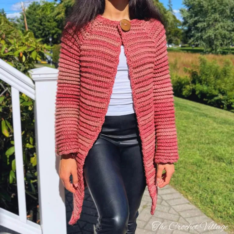 A women wearing a simple long crochet cardigan