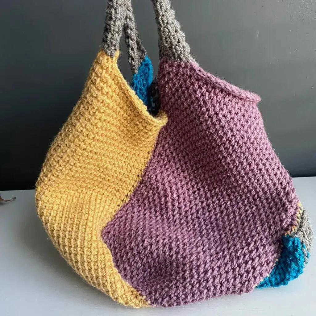 A crochet boho bag for everyday use!