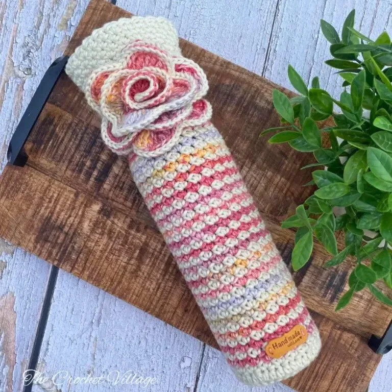 Free crochet wine bottle holder with variegated yarn and crochet flower closure