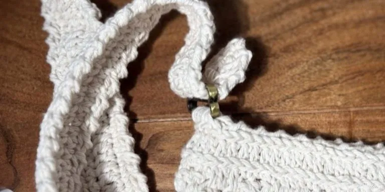How to attach adjustable belt strap to crochet messenger bag using hardware tutorial- Step 2