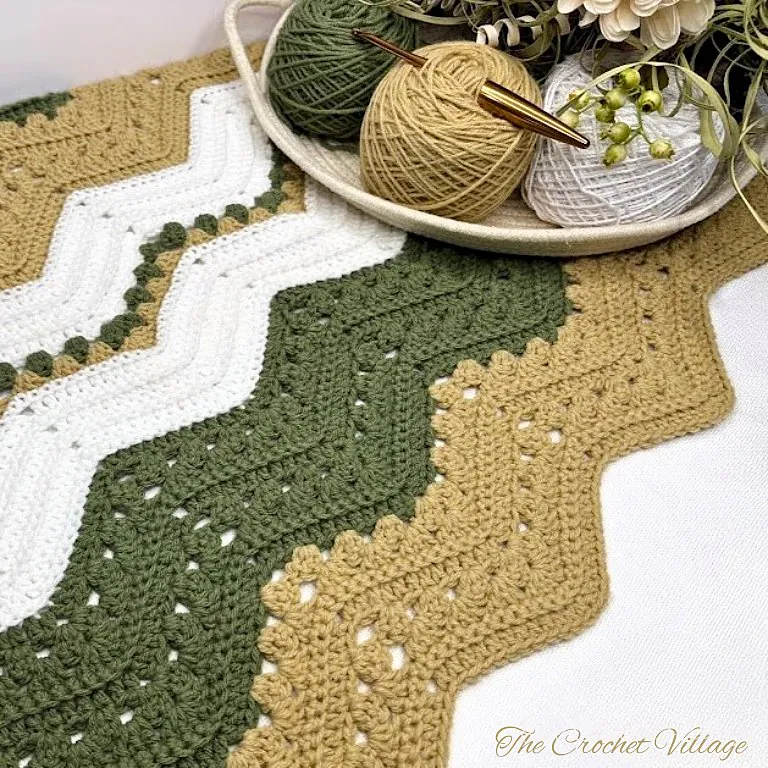close up of granny ripple chevron stitch - free crochet granny chevron blanket pattern golden meadow
