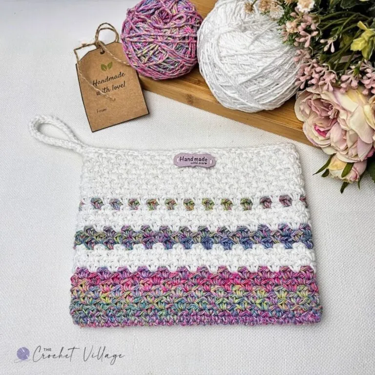 Single crochet stitch detail of the Milano small crochet clutch bag in cotton yarn