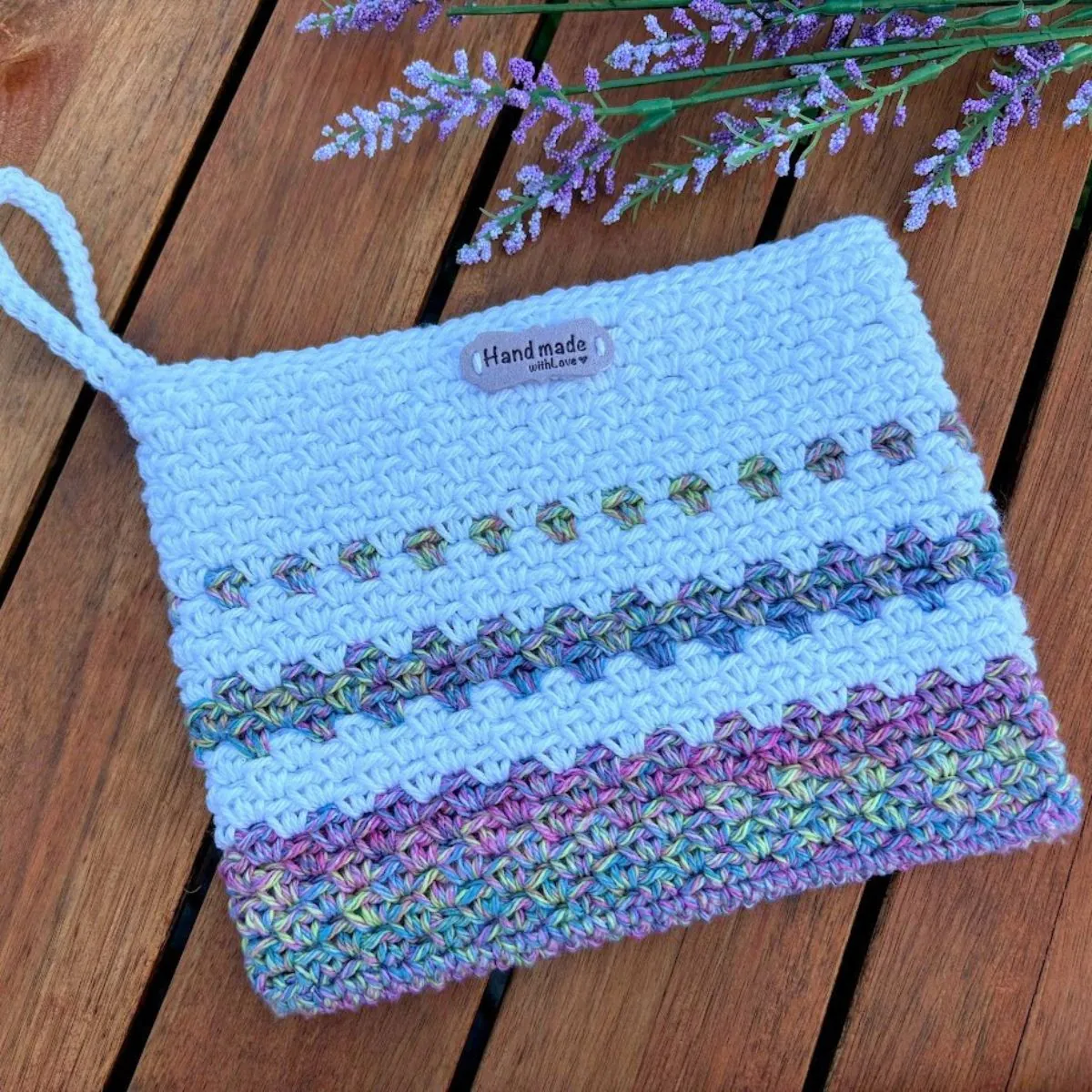 Single crochet stitch detail of the Milano small crochet clutch bag in cotton yarn
